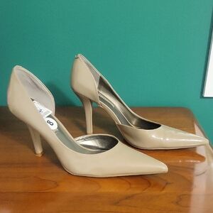 NINE WEST PUMPS, size 8, tan